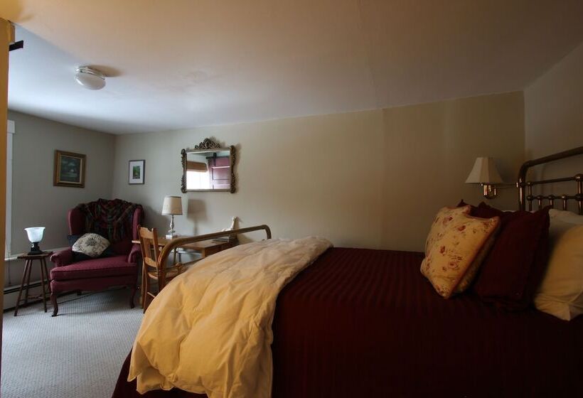 غرفة قياسية, Follansbee Inn