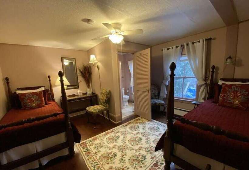 غرفة قياسية, Follansbee Inn