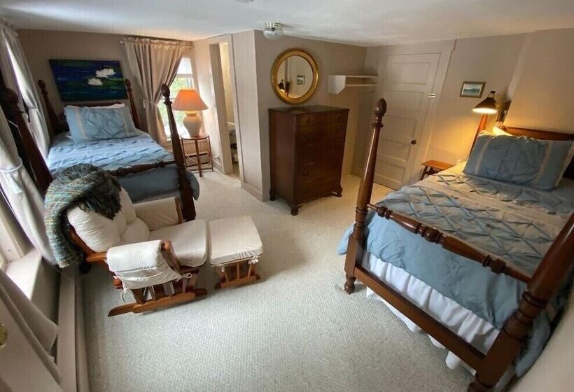 غرفة قياسية, Follansbee Inn