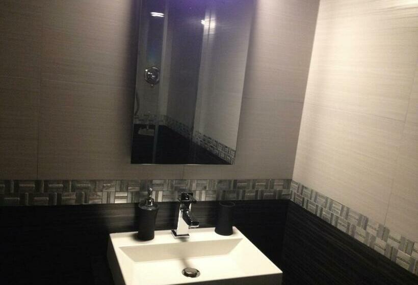 اتاق استاندارد, Living