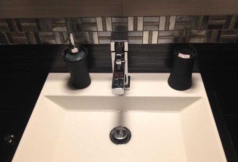 اتاق استاندارد, Living