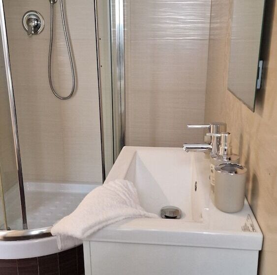 اتاق استاندارد, Living