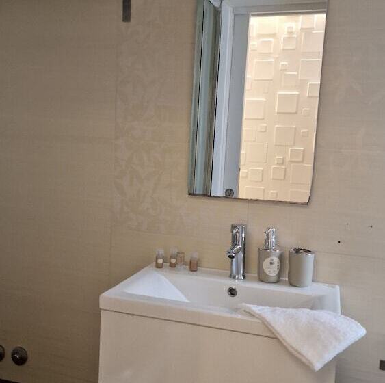 اتاق استاندارد, Living