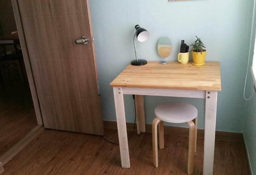 Cameră Single Standard cu Baie Comună, Birdsnest Hostel Hongdae Foreigner Only