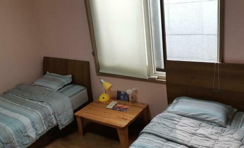 Cameră Triplă Standard cu Baie Comună, Birdsnest Hostel Hongdae Foreigner Only