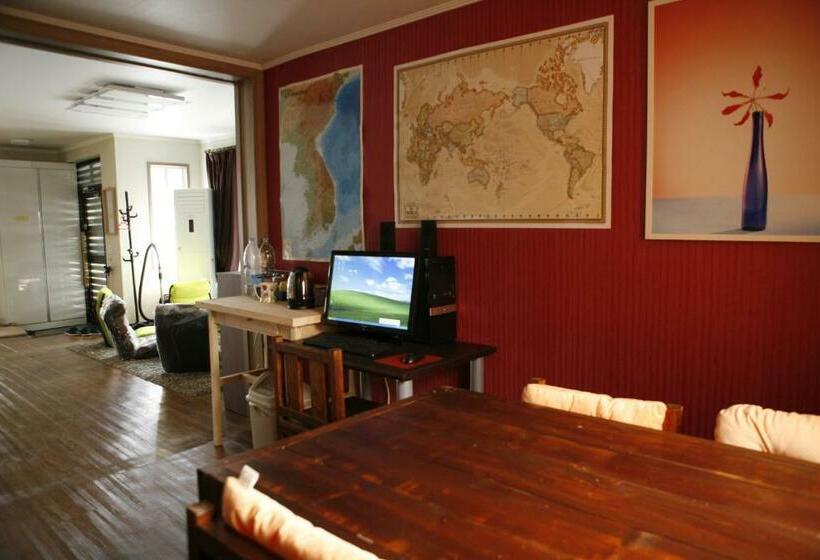 Cameră Triplă Standard cu Baie Comună, Birdsnest Hostel Hongdae Foreigner Only