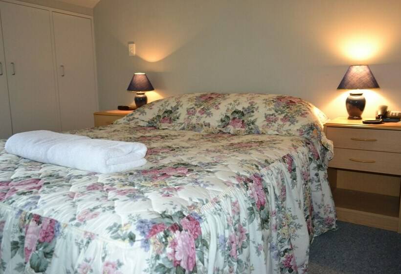 套房, Courtesy Court Motel