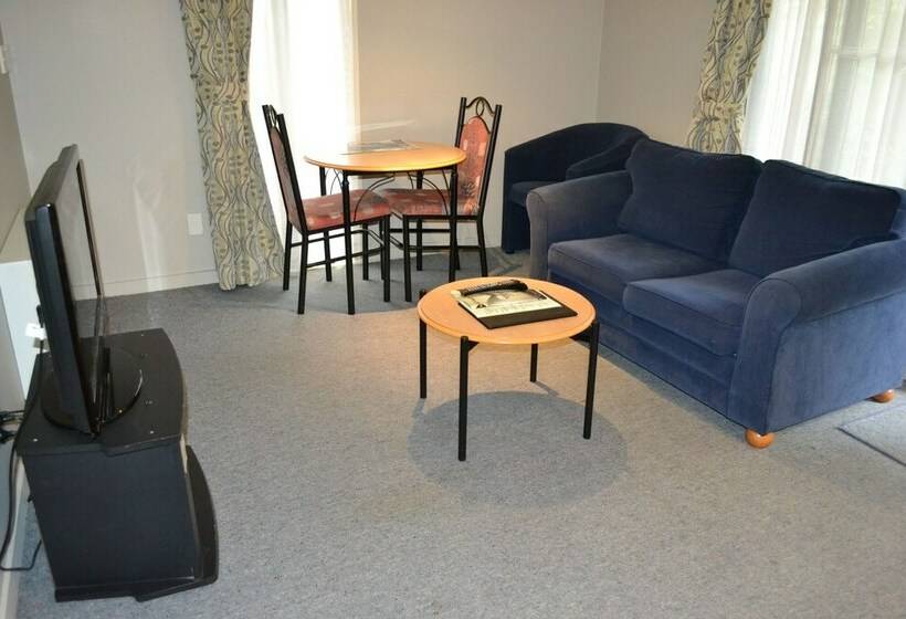 套房, Courtesy Court Motel