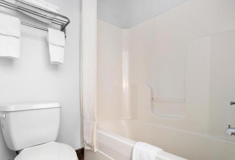 适合残疾人士使用的带超级大床的标准间, Belmont Inn And Suites Tatum