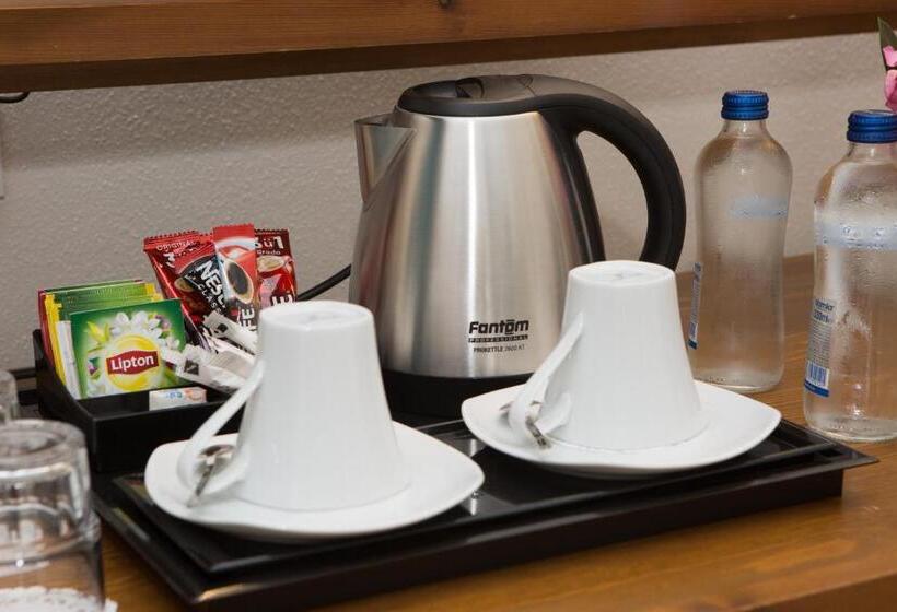 豪华三人间, Dedeminn Marina