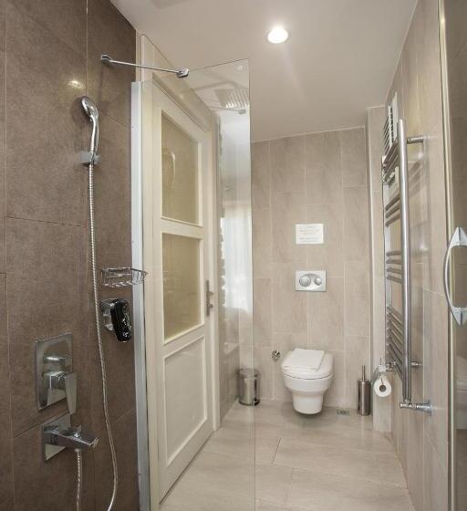 豪华三人间, Dedeminn Marina