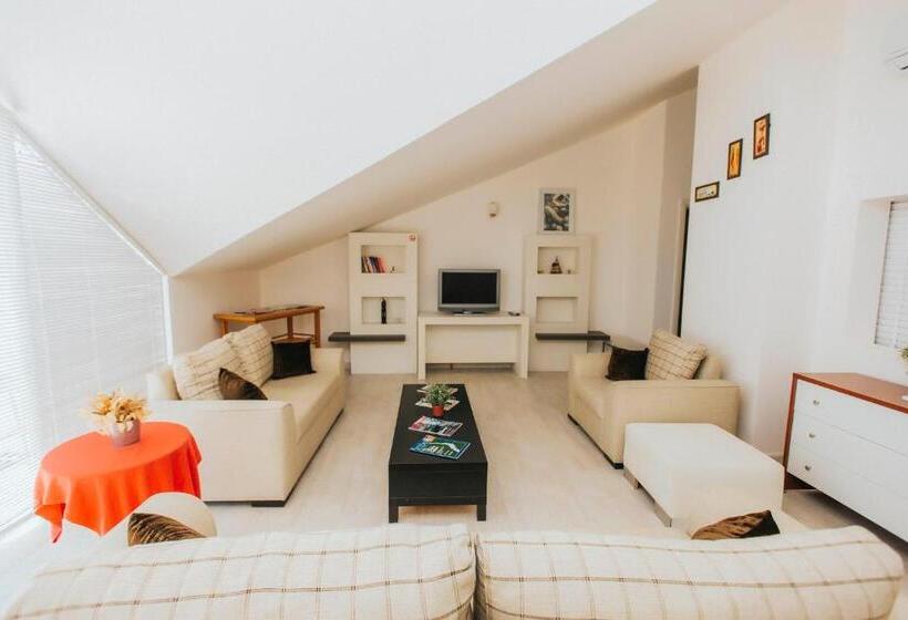 带海景标准四人间, Dedeminn Marina