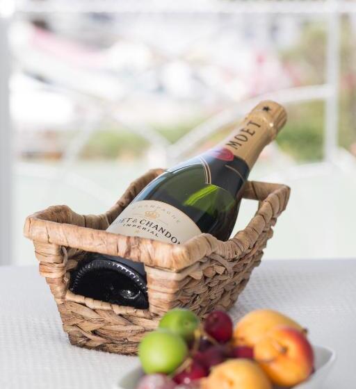 带海景标准四人间, Dedeminn Marina