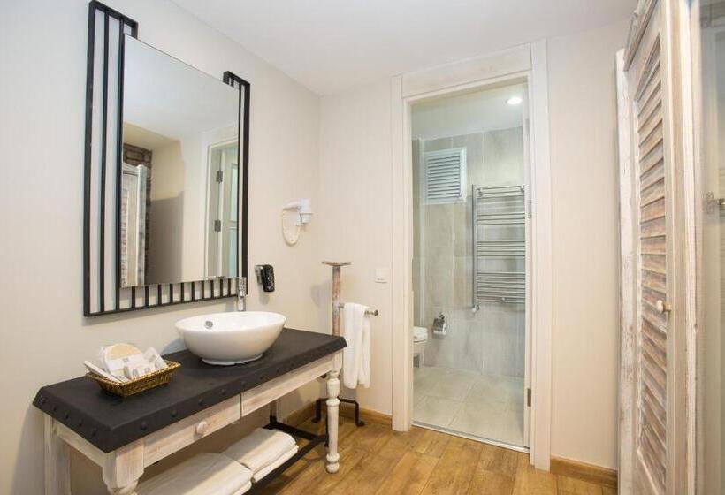 带海景标准四人间, Dedeminn Marina