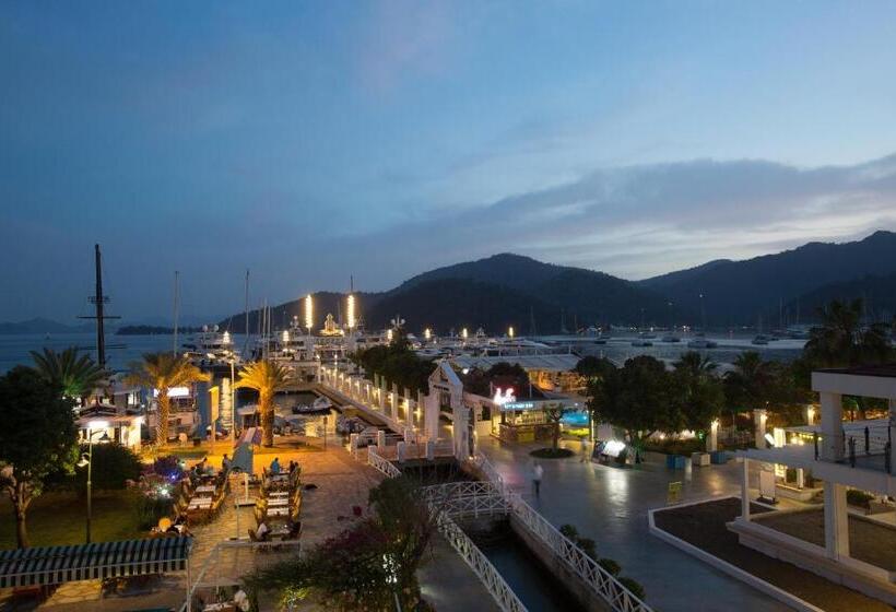 标准间, Dedeminn Marina