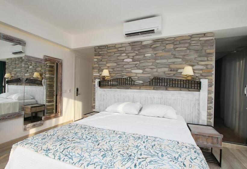 豪华三人间, Dedeminn Marina