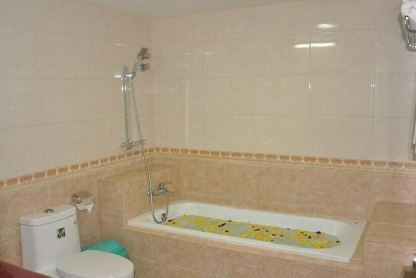 اتاق استاندارد سه نفره, Golden City Crown