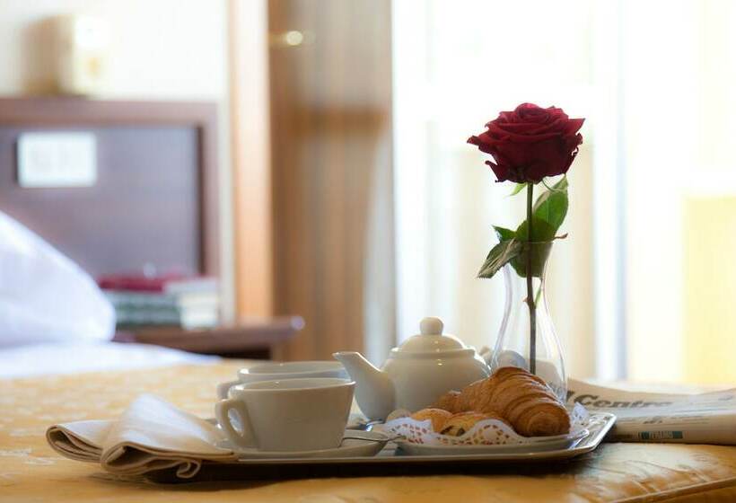 Standard Triple Room, Maria