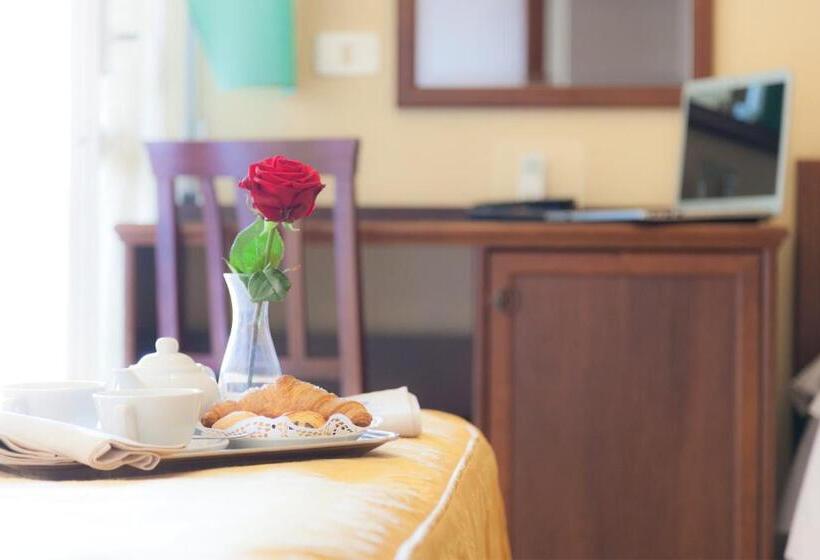 Standard Single Room, Maria