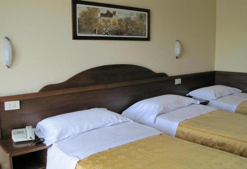 Standard Triple Room, Maria