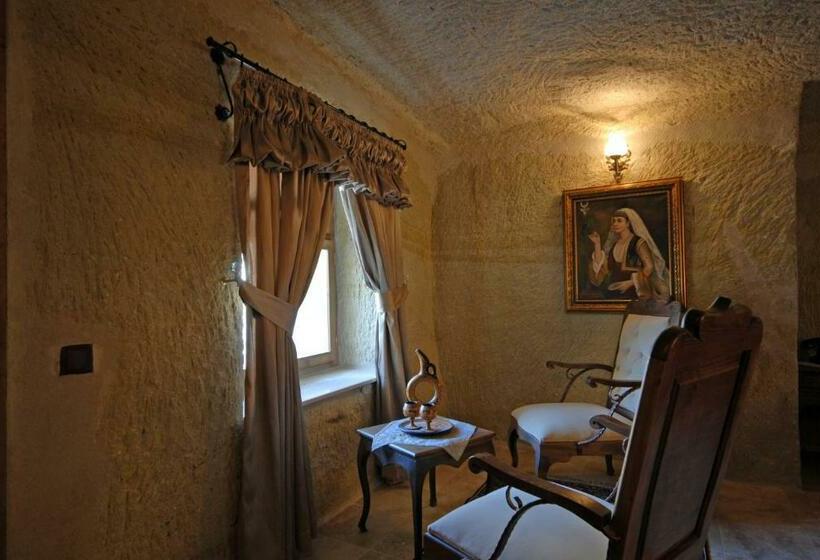 جناح ديلوكس, Phocas Cave Suites