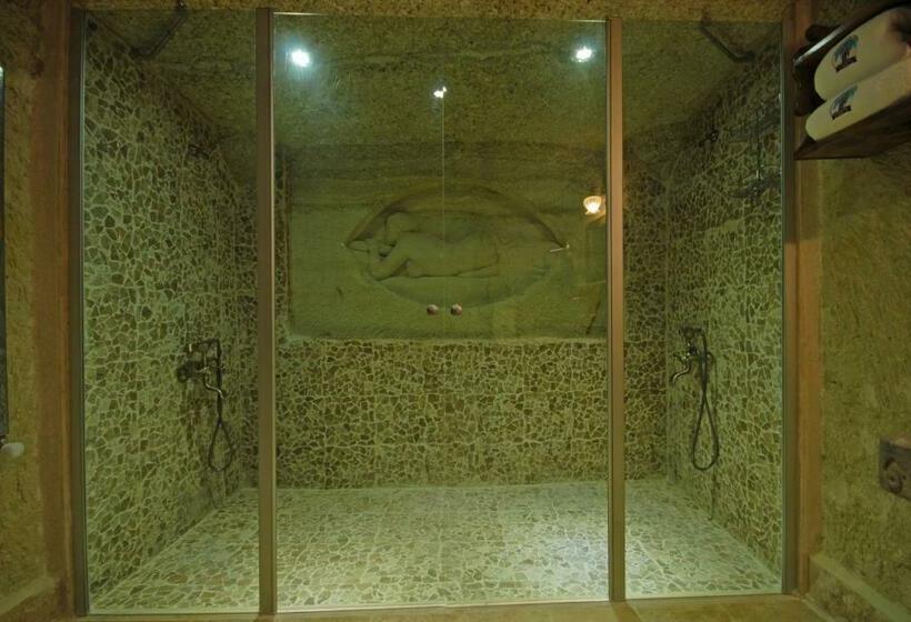 سوییت لوکس, Phocas Cave Suites