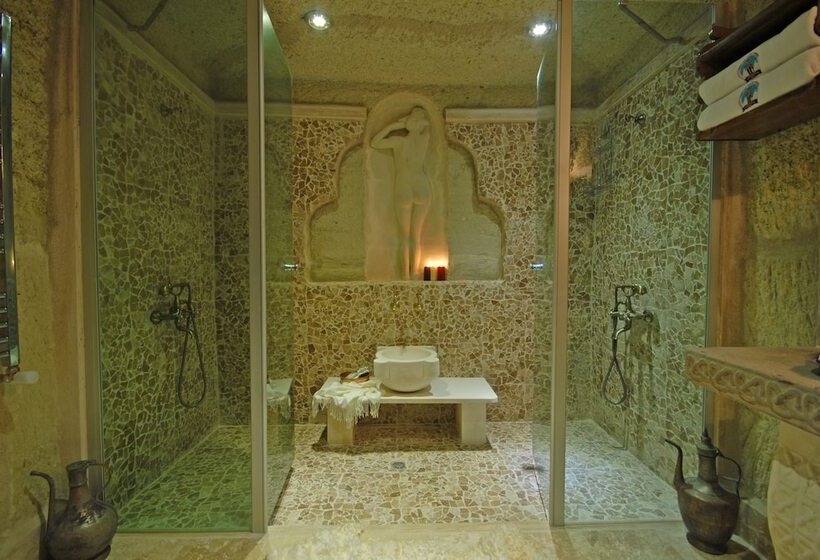 جناح إدارى, Phocas Cave Suites