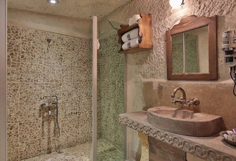 جناح, Phocas Cave Suites