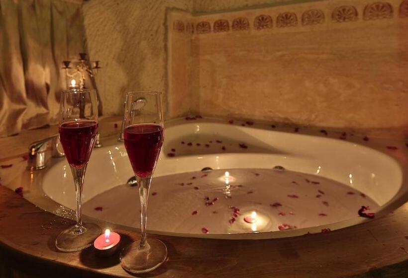 جناح, Phocas Cave Suites