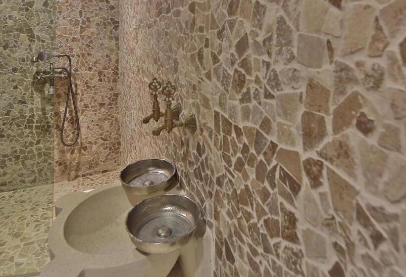 جناح سوبيريور, Phocas Cave Suites