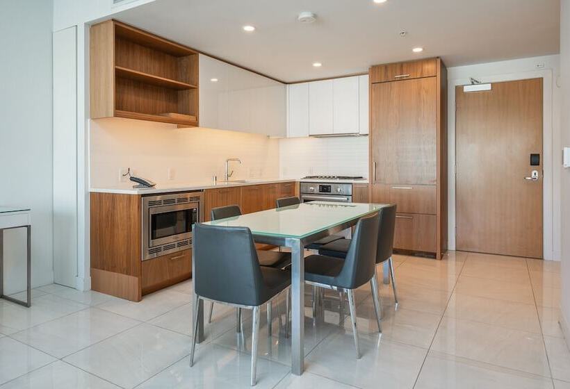 جناح, Level Los Angeles   Downtown South Olive