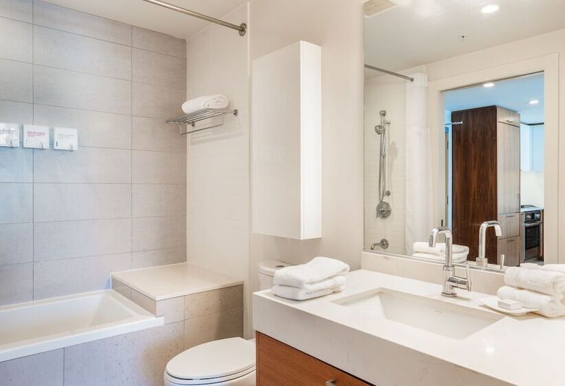 جناح, Level Los Angeles   Downtown South Olive