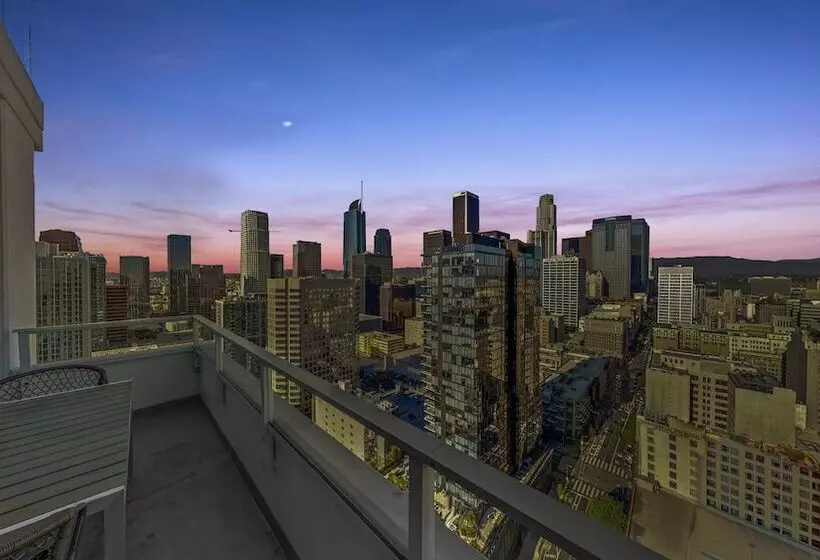 3 Bedroom Suite, Level Los Angeles   Downtown South Olive