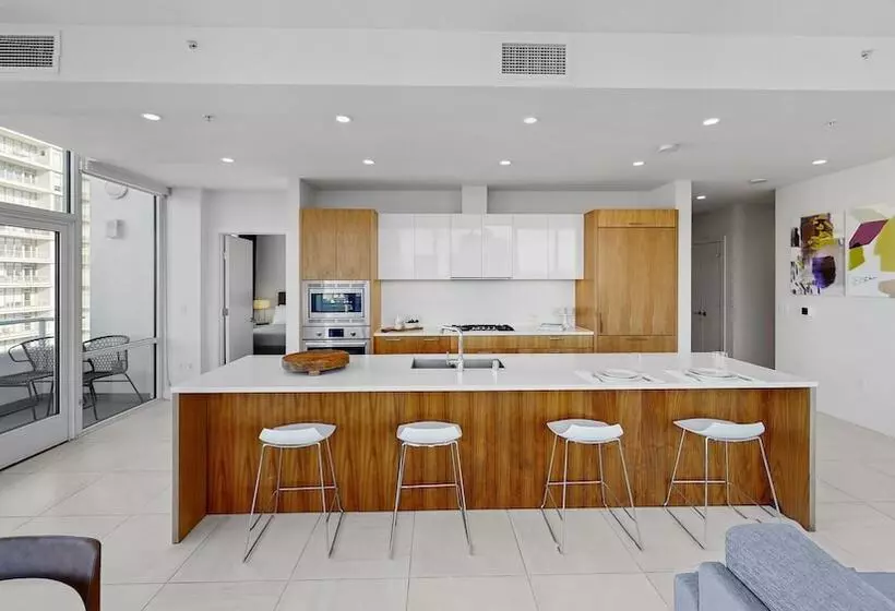 3 Bedroom Suite, Level Los Angeles   Downtown South Olive
