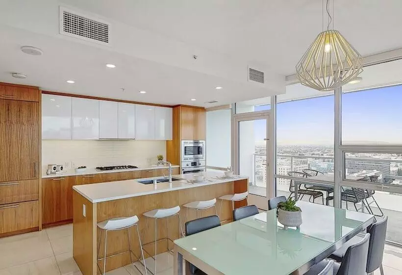 3 Bedroom Suite, Level Los Angeles   Downtown South Olive