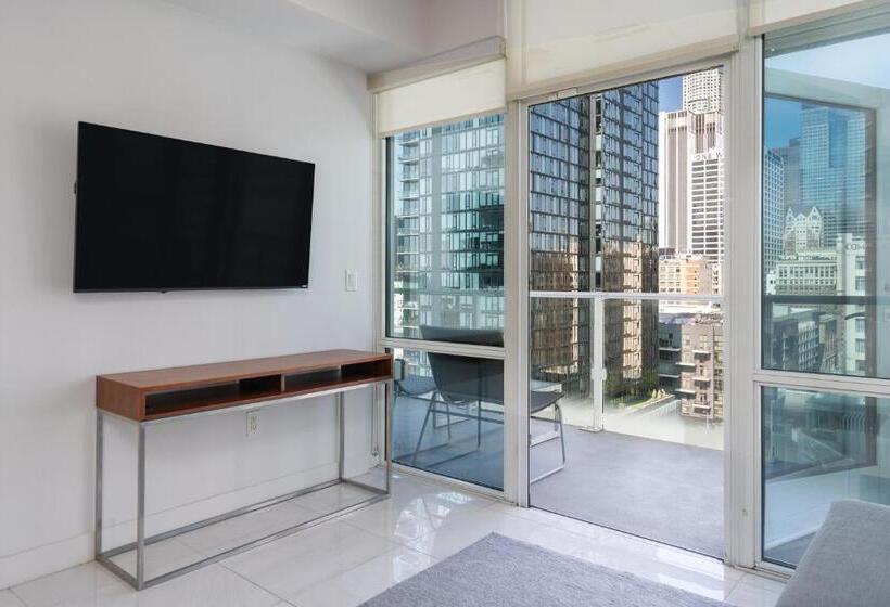 جناح, Level Los Angeles   Downtown South Olive