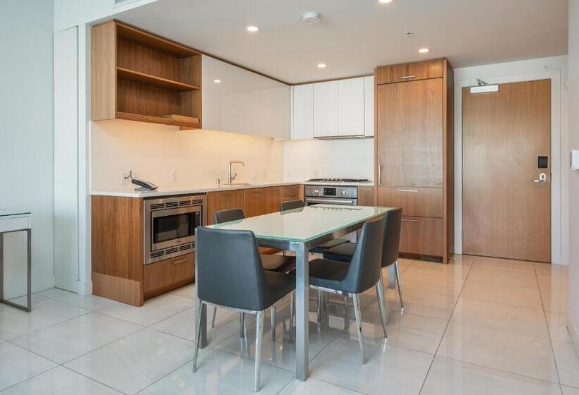 جناح, Level Los Angeles   Downtown South Olive