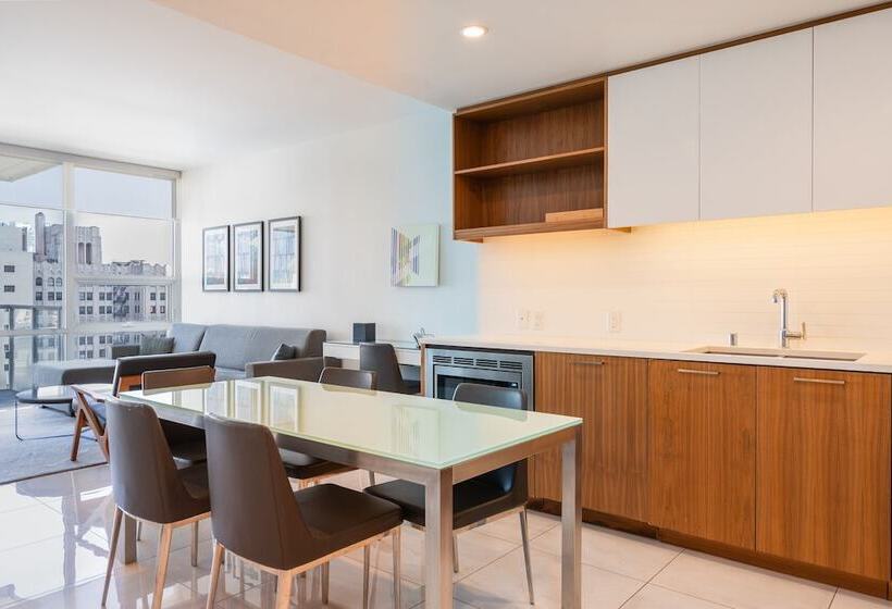 جناح, Level Los Angeles   Downtown South Olive