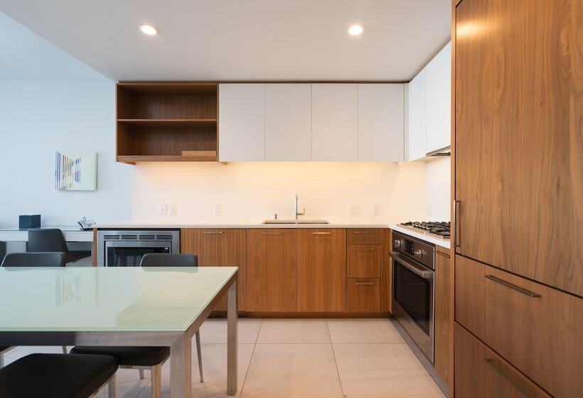 جناح, Level Los Angeles   Downtown South Olive