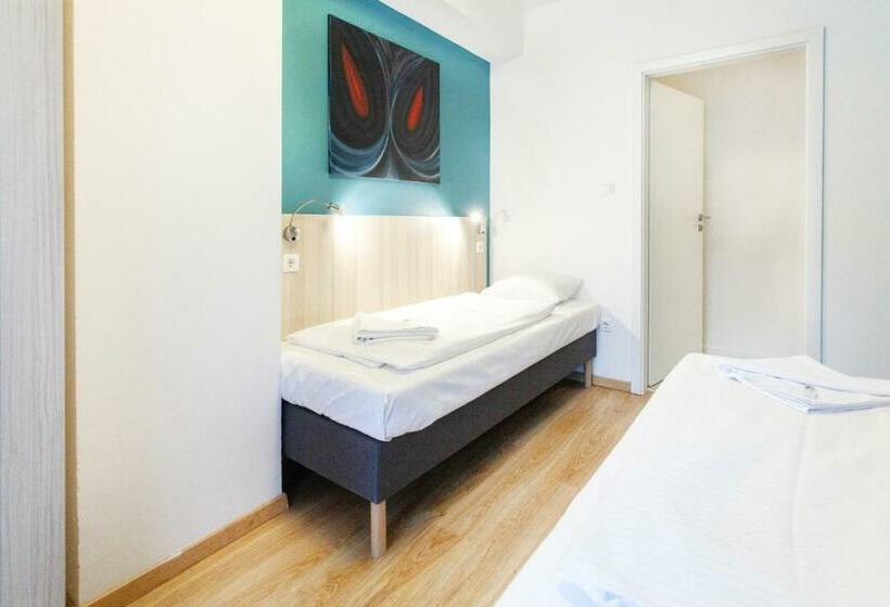 דירת שני חדרים, Maple Tree Budget Apartments