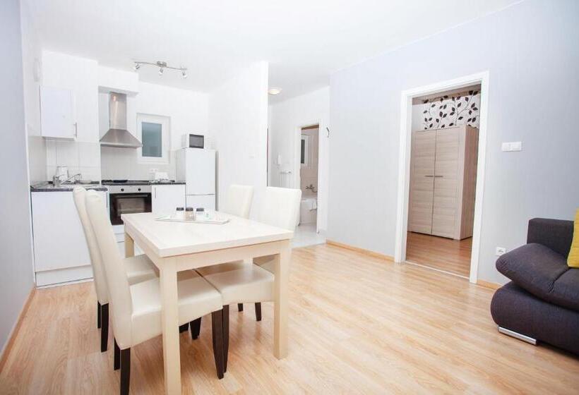 דירת חדר, Maple Tree Budget Apartments