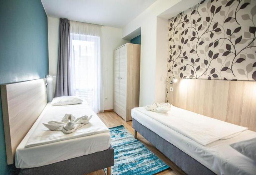 Апартаменты Deluxe 2 Спальни, Maple Tree Budget Apartments