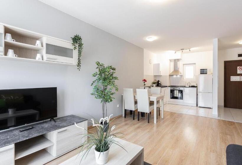 Апартаменты Deluxe 1 Спальня, Maple Tree Budget Apartments