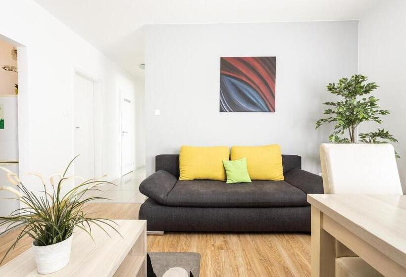 דירת דלוקס 3 חדרי שינה, Maple Tree Budget Apartments