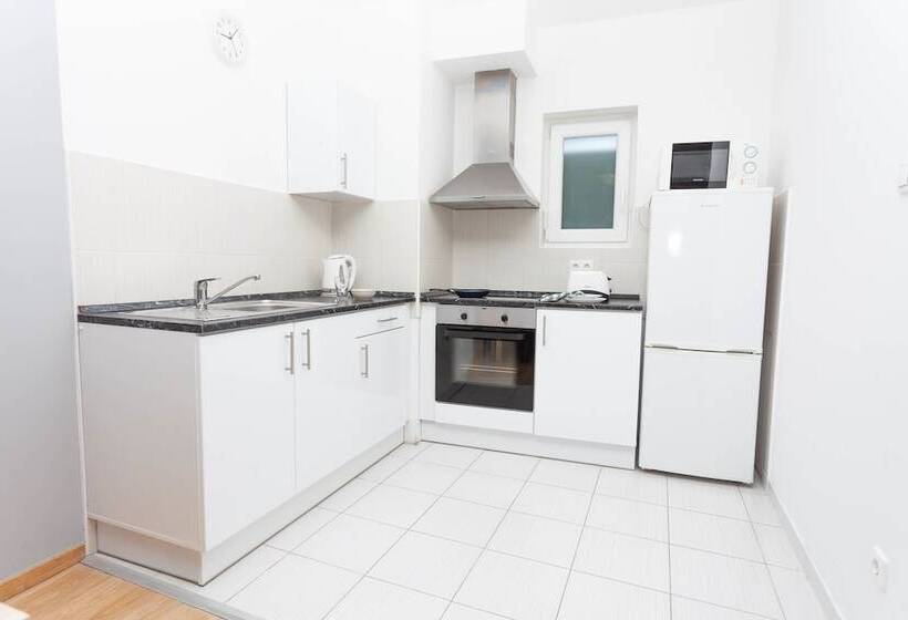 דירת חדר דלוקס, Maple Tree Budget Apartments