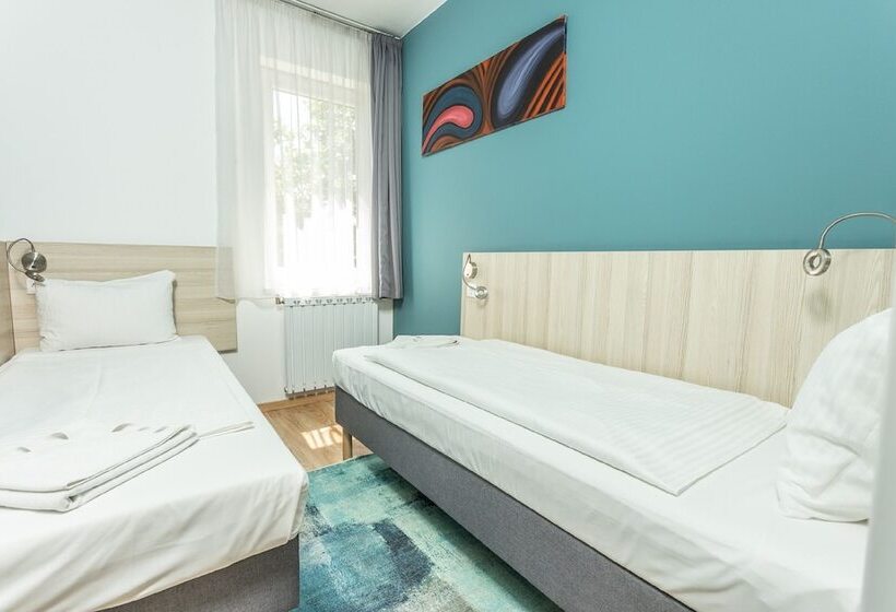 דירת דלוקס 3 חדרי שינה, Maple Tree Budget Apartments