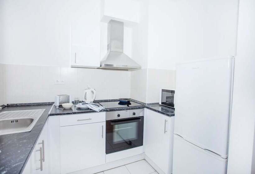 דירת דלוקס 3 חדרי שינה, Maple Tree Budget Apartments