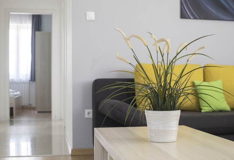 דירת דלוקס 3 חדרי שינה, Maple Tree Budget Apartments