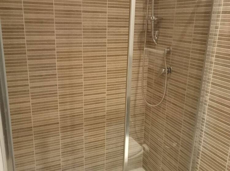 חדר סטנדרט לשלושה, Colosseum Deluxe