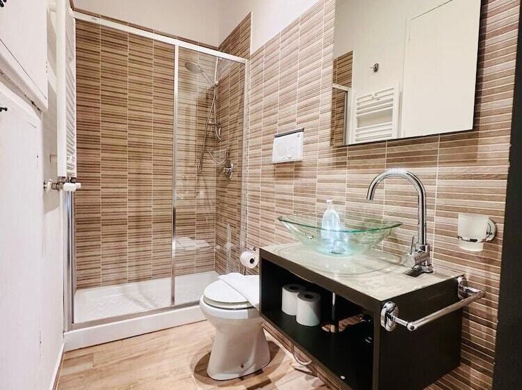 חדר סטנדרט לשלושה, Colosseum Deluxe